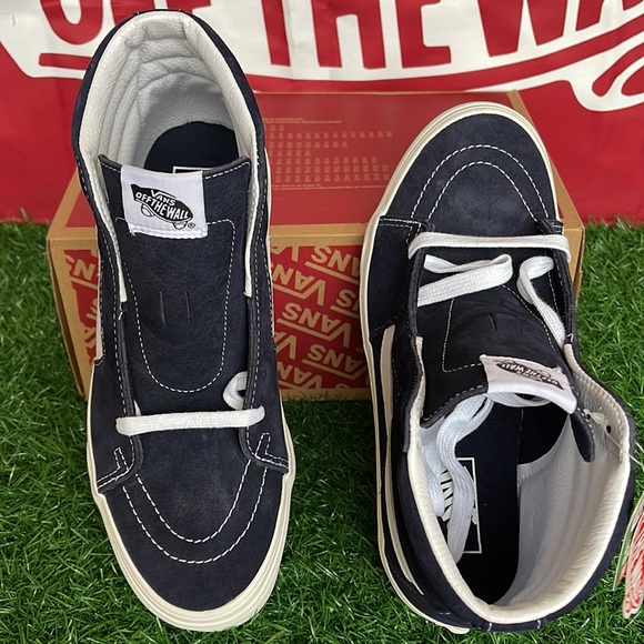 Vans Sk8-Hi
(Pig Suede)Parisian Night/Snow White
VNOA32QG9G5
WMNS sneakers - Picture 13 of 16